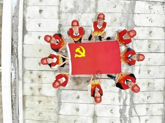 标准晚报:西汉姆领跑菲利普斯争夺战,球员未来下周定